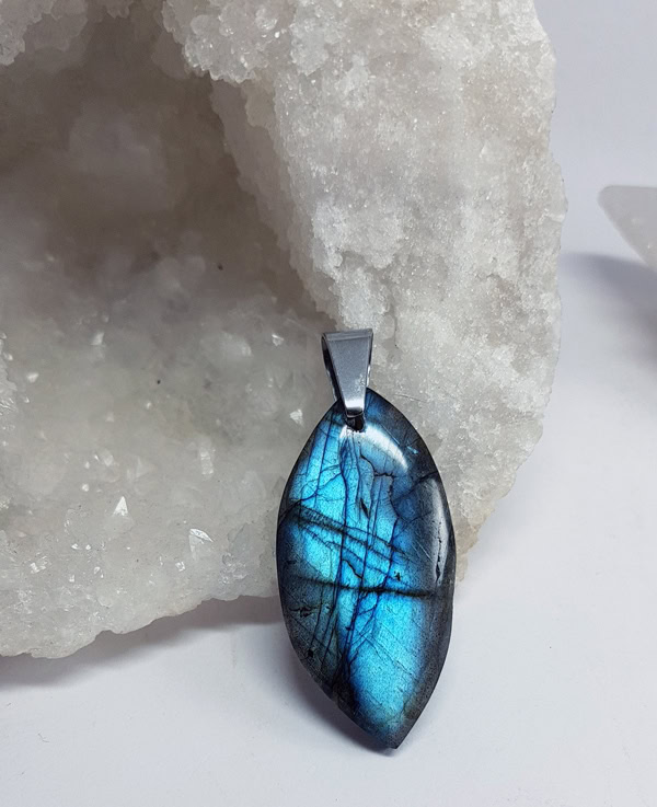 Envolées Océanes - Créations sur-mesure - pendentif de labradorite